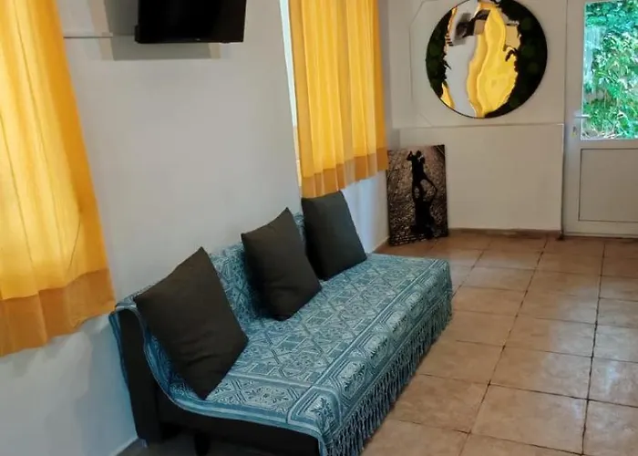 Casutadinvama Guest house *